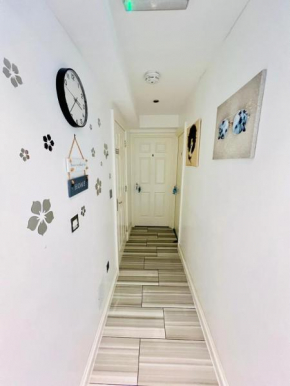 AR7 Sunset Luxurious Apartment in London Zone-1 Including one Family twin Room with its Own Stunning Private Terrace